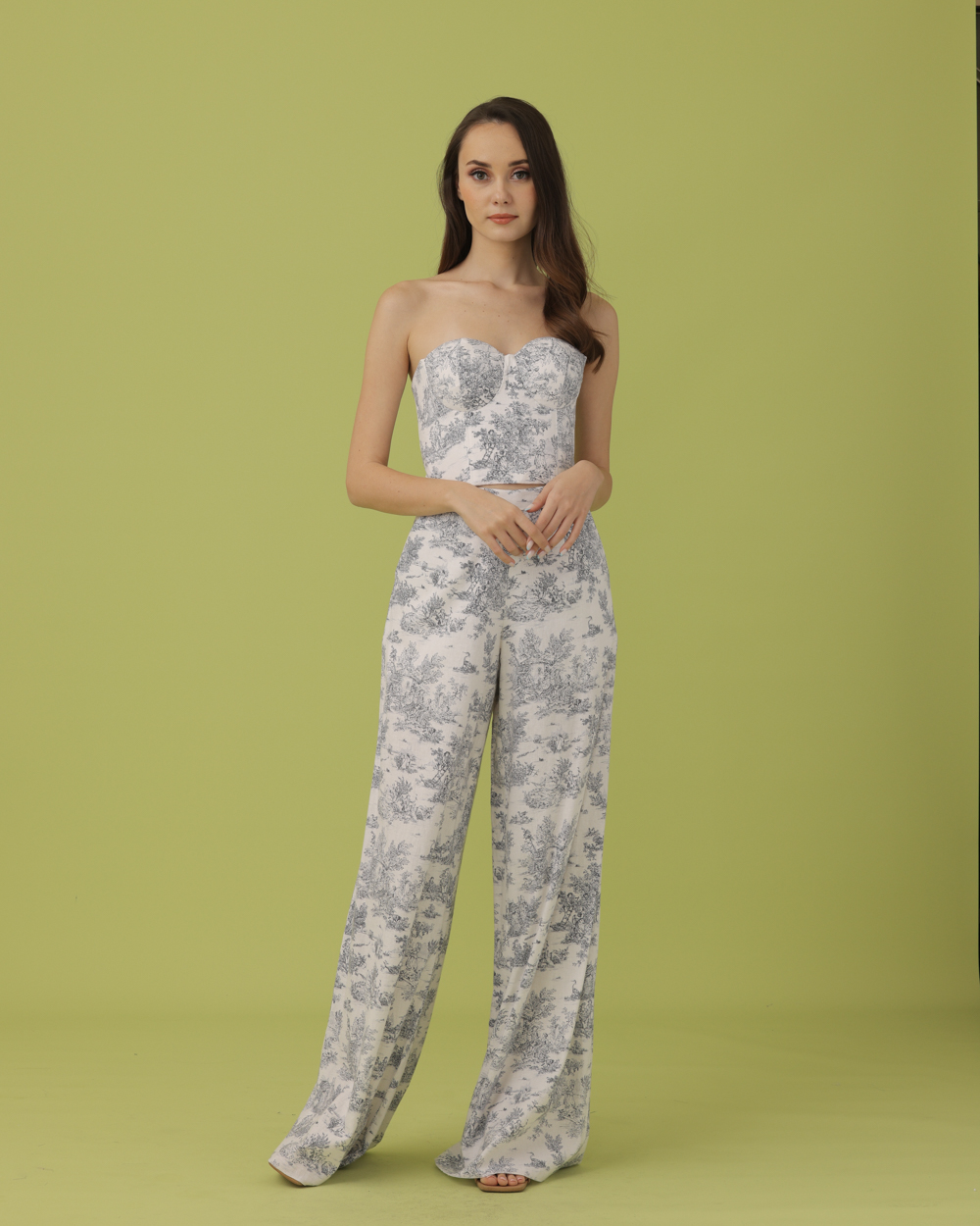 070A8801 Helios in Blue and White - Image 1